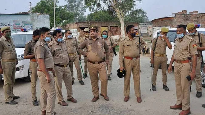 UP Police: यूपी में 50 साल से ज्यादा उम्र के पुलिसकर्मी किए जाएंगे रिटायर, चेक होगा ट्रैक रिकॉर्ड