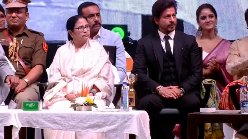 Kolkata :  फिल्म फेस्टिवल में नज़र आए SRK, मिथुन की गैरमौजूदगी पर बीजेपी ने साधा निशाना