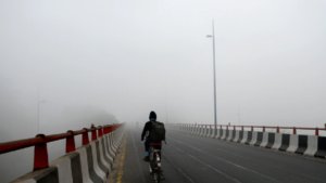 Weather Today: दिल्ली-यूपी में छाया रहेगा कोहरा, उत्तर भारत में शीतलहर का अलर्ट