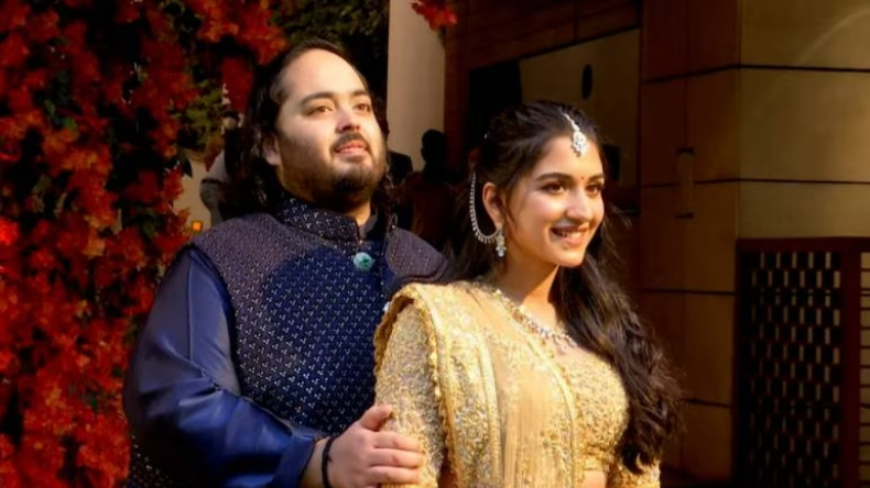 Anant-Radhika Engagement: अनंत-राधिका की हुई सगाई, बॉलीवुड की बड़ी हस्तियों ने की शिरकत