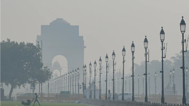 Weather Update: पहाड़ी इलाकों में बर्फबारी के चलते दिल्ली-NCR में ठंड की वापसी, शीतलहर से ठिठुरेगा उत्तर भारत