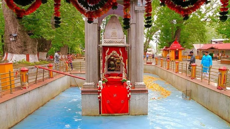 Kheer Bhawani Temple: खीर भवानी मंदिर का वह ख़ास कुंड, राहुल और प्रियंका गांधी ने भी किए दर्शन