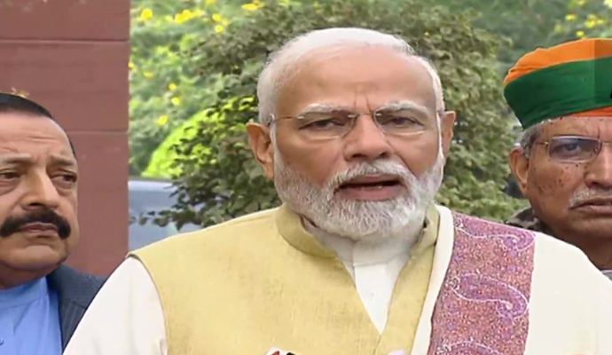 पीएम मोदी पहुंचे संसद भवन कहा, भारत के बजट पर सारे विश्व की नजर