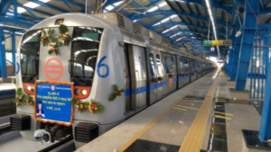 Delhi Metro में आई खराबी, ब्लू लाइन पर 1 घंटे तक परेशान हुए यात्री