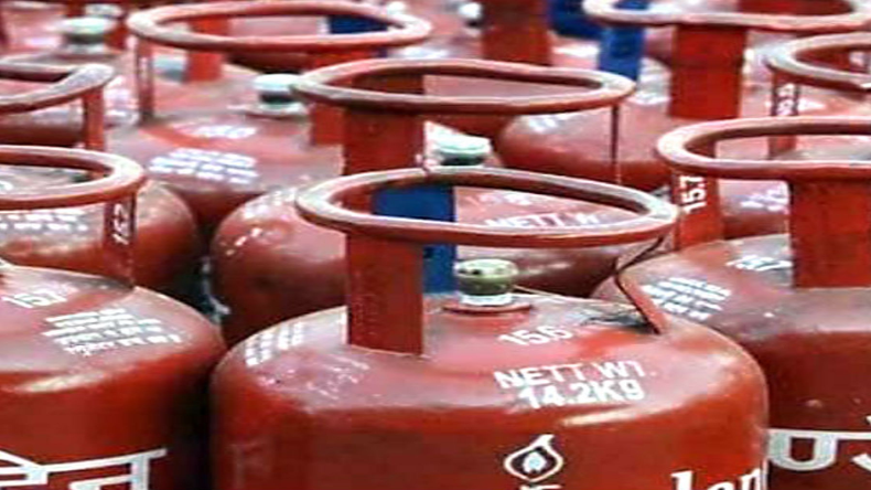 नए साल पर उपहार नहीं आम आदमी को मार… 25 रुपये तक महंगा हुआ LPG गैस सिलेंडर