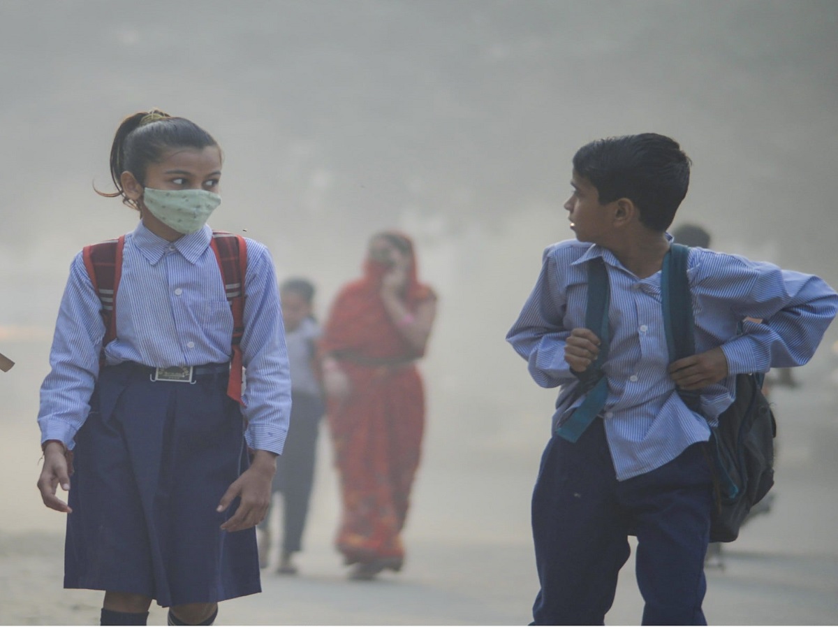 कड़ाके की ठंड से UP में कहाँ-कहाँ बंद है स्कूल, जानिए यहाँ