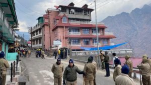 Joshimath : होटल को गिराने की कार्रवाई शुरू! हटाए गए प्रदर्शनकारी