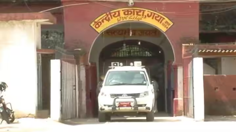 बिहार: इलाज के दौरान पुलिस को दिया चकमा, डकैती समेत कई मामलों में था सजायाफ्ता