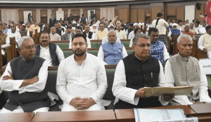 Bihar Budget 2023: तेजस्वी यादव पहुंचे विधानसभा, विपक्ष ने किया सदन से वॉक आउट