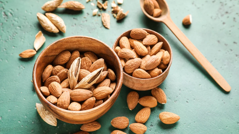 Benefits of Almonds: सिर्फ याददाश्त बढ़ाने में ही नहीं बल्कि डायबिटीज भी कंट्रोल रखता है बादाम