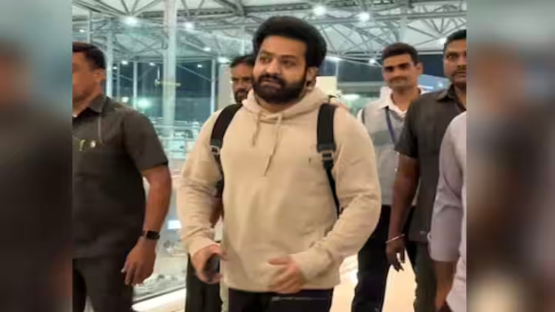 Oscar 2023: Jr NTR ऑस्कर में शामिल होने के लिए है तैयार, देखिए एयरपोर्ट पर अभिनेता का लुक