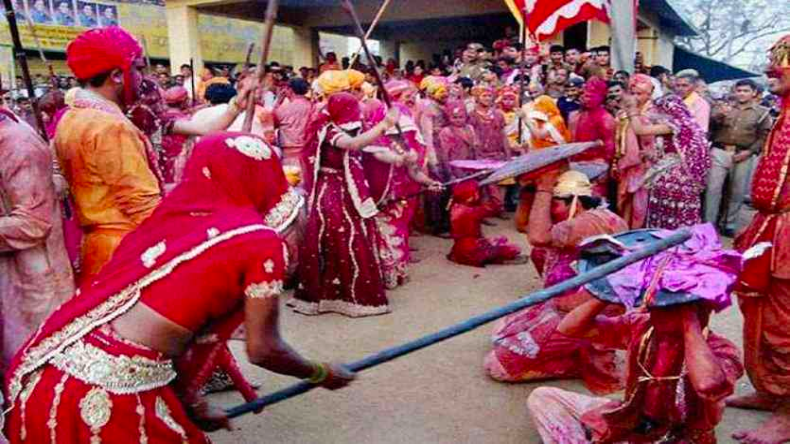 राजस्‍थान में मनाई जाती है कोड़ामार होली, पुरुषों और स्त्रियों के बीच होता है अनोखा आमना-सामना