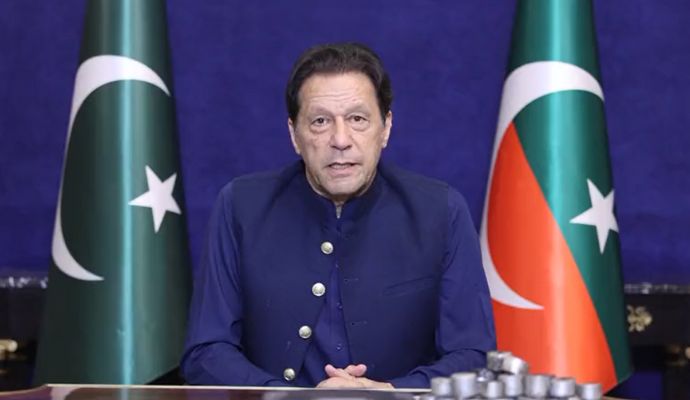 Imran Khan Arrest: पाकिस्तान में गृह युद्ध जैसे हालात, जानिए क्या है तोशाखाना का मामला