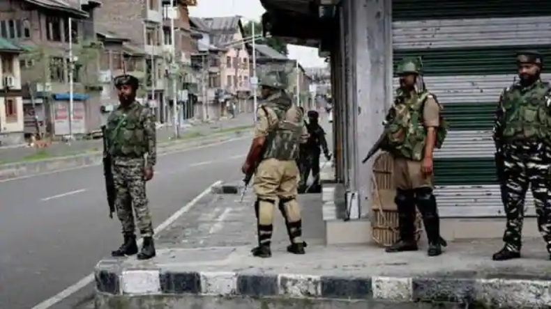 J&K: एक्शन में जम्मू-कश्मीर पुलिस, घाटी में लश्कर-ए-तैयबा के ठिकानों पर की छापेमारी