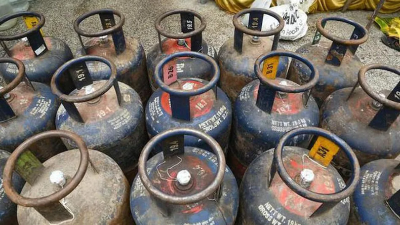 आम आदमी को बड़ी राहत! LPG सिलेंडर की कीमतों में भारी कटौती, जानें कितने घटे दाम