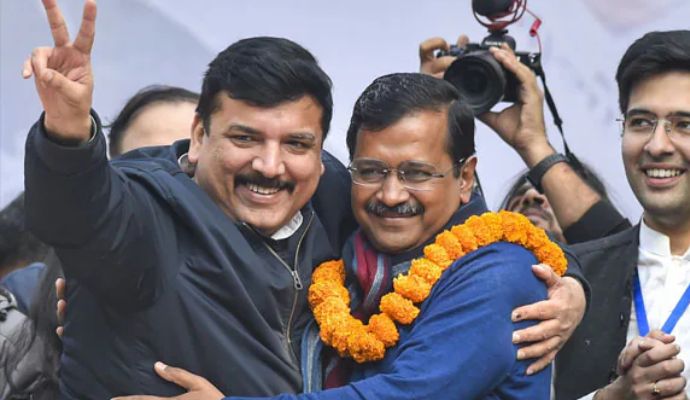 केजरीवाल की बढ़ी मुश्किलें, पीएम डिग्री मामले में अदालत ने CM Kejriwal और संजय सिंह को समन किया जारी