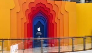 Apple Store Saket: दिल्ली में खुला एप्पल का दूसरा स्टोर, टिम कुक ने लोगों का किया स्वागत