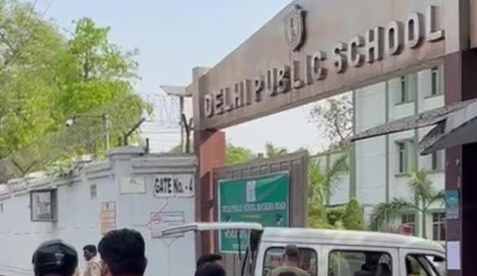 Delhi Schools Bomb Threat: दिल्ली-NCR के 9 स्कूलों को बम से उड़ाने की धमकी, पुलिस महकमे में हड़कंप