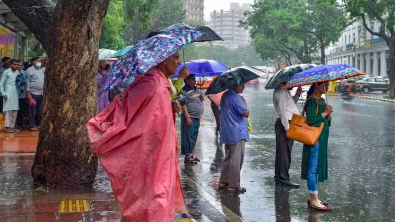 Weather Today: मंगलवार सुबह दिल्ली-NCR में हुई जोरदार बरसात, जानिए मौसम का हाल