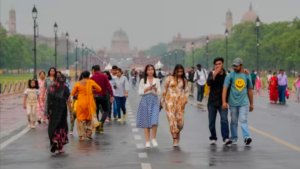 Weather Today: आज गर्मी से राहत मिलने का अनुमान, तेज हवाओं के साथ हल्की बरसात की आशंका