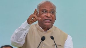 Kharge on PM Modi: खरगे ने प्रधानमंत्री मोदी को बताया जहरीला सांप, BJP ने की निंदा