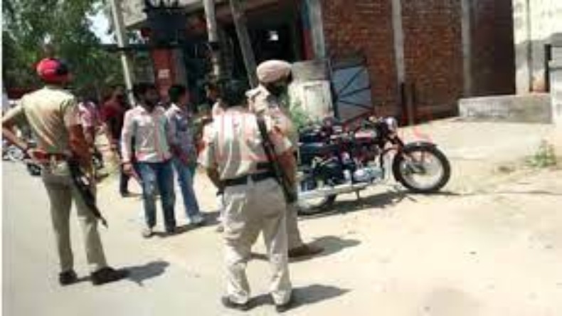 Punjab: होशियारपुर में शिवसेना के दो कार्यकर्ताओं पर चली गोली, जांच में जुटी पुलिस