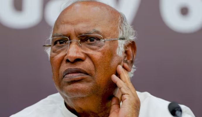 Bajrang dal ने कांग्रेस अध्यक्ष Kharge को भेजा मानहानि का नोटिस, 100 करोड़ का मांगा हर्जाना