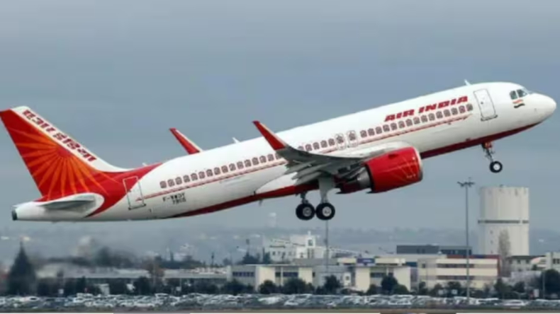 कॉकपिट में बैठाई थी ‘लेडी फ्रेंड’, DGCA ने एयर इंडिया पर लगाया 30 लाख का जुर्माना