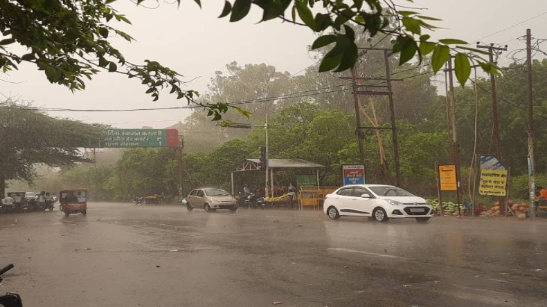 UP : उत्तर प्रदेश के लोगों को गर्मी से मिल सकती हैं राहत, बारिश-आंधी की संभावना