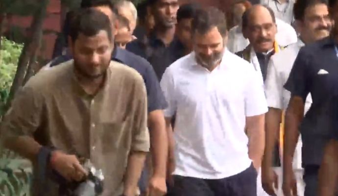 कांग्रेस मुख्यालय पहुंचे राहुल गांधी, BRS के बागी नेता भी मीटिंग में हो सकते है शामिल