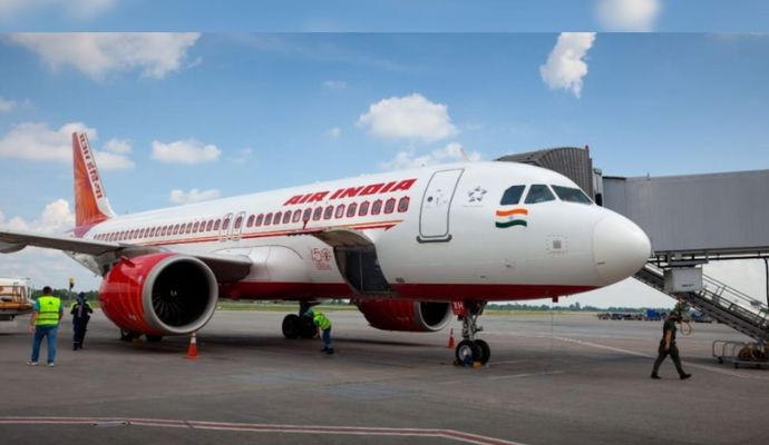 Air India की फ्लाइट में पैसेंजर ने किया पेशाब, दिल्ली पुलिस ने किया गिरफ्तार