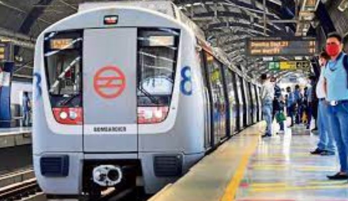 शराब की बोतलों के साथ कर सकेंगे सफर, Delhi Metro ने नियमों में किया बदलाव