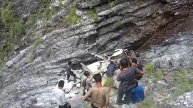 उत्तराखंड: भीषण हादसे का शिकार हुई बोलेरो, खाई में गिरने से 10 लोगों की दर्दनाक मौत