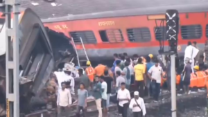 Odisha Train Accident: ओडिशा में हादसे के बाद कई ट्रेनें रद्द तो कई डायवर्ट, जानिए किन ट्रेनों के रुट बदले