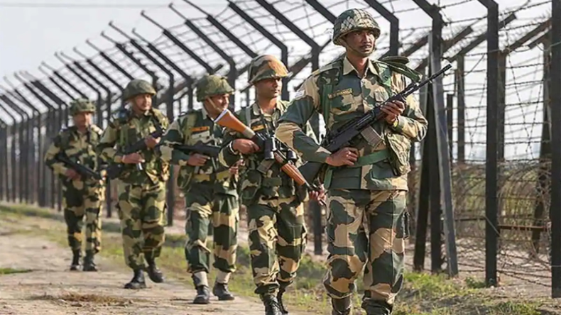 जम्मू-कश्मीर: BSF ने मार गिराया पाकिस्तानी घुसपैठिया, भारतीय सीमा में घुसने का कर रहा था प्रयास