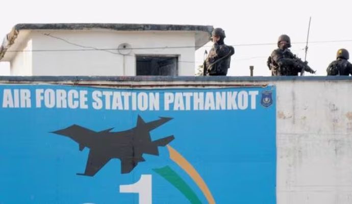 Pathankot: एयरफोर्स मेस में सेवादार ने महिला स्क्वाड्रन लीडर पर किया हमला