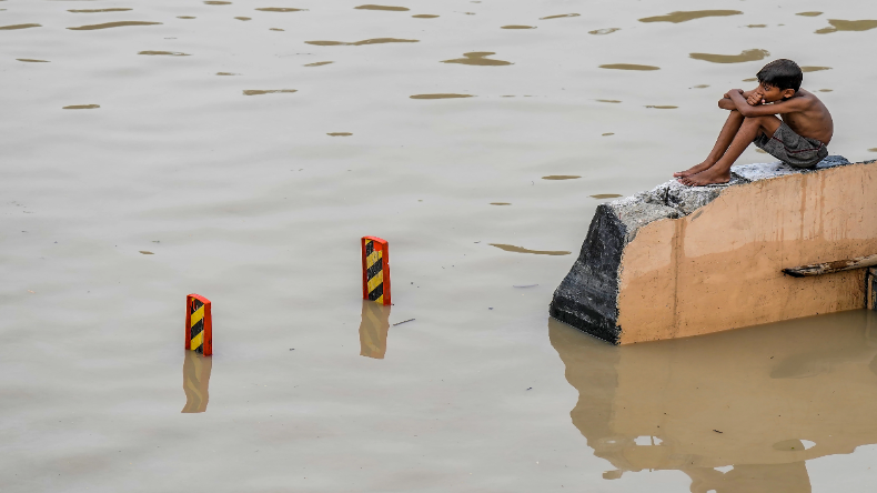 Delhi Floods : पीने का साफ पानी, जलभराव…  घटते यमुना स्तर के बीच दिल्लीवासियों की 3 बड़ी मुश्किलें