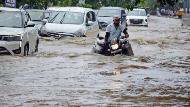 DELHI : बारिश ने मचाई तबाही, 5 की मौत