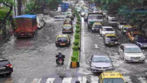 Weather Update: पानी को तरस रहा दक्षिण, बिहार, यूपी और इन राज्यों में हो रही भारी बरसात