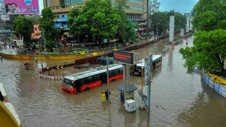 महाराष्‍ट्र: लगातार बारिश से नागपुर में बाढ़ जैसी स्थिति, स्कूलों में छुट्टी की घोषणा