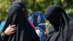 Ban On Burqa: स्विट्जरलैंड में बुर्का पर लगा बैन, पहनने पर लगेगा 92 हजार का जुर्माना