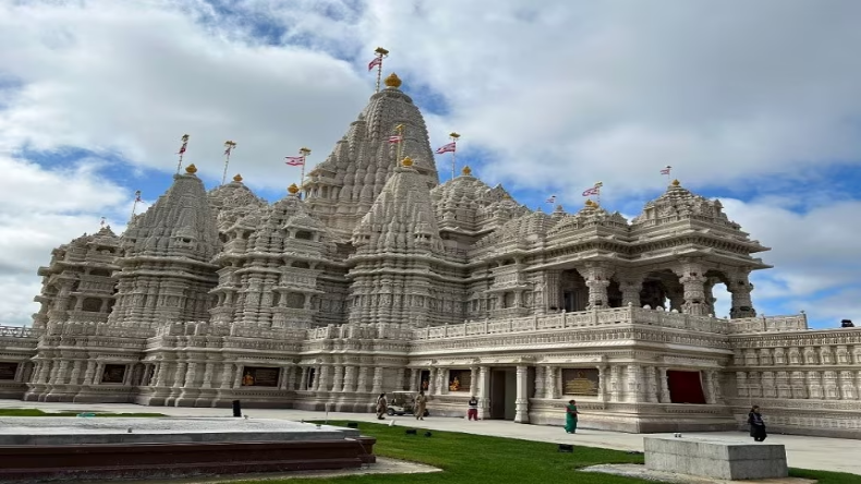 Akshardham Temple: भारत के बाहर अमेरिका में खुला भव्य हिंदू मंदिर, जानें इसकी खासियत