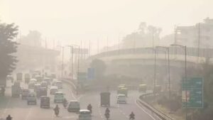 Delhi Pollution News Today: दिल्ली में सांस लेना खतरे से कम नहीं, जानें कहां पर कितना AQI