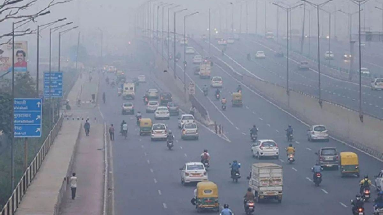 Delhi AQI : जहरीली हवा में सांस ले रहे हैं दिल्लीवासी, एक महीने से कोई राहत नहीं, AQI 500 पार