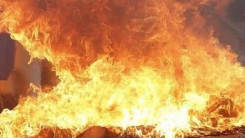 Una Fire: ऊना में प्रवासी झुग्गी बस्ती में लगी भीषण आग, चपेट में आए कई लोग