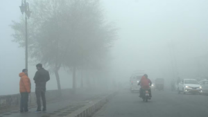 Delhi Weather: दिल्ली-NCR में मौसम की सबसे ठंडी सुबह, 3°C तक पहुंचा तापमान