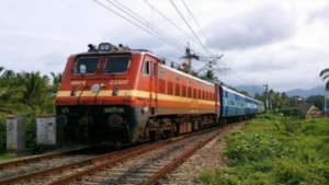 Cancellation of Train Services: चेन्नई में बाढ़ के कारण दक्षिण रेलवे ने आज 15 ट्रेनों की सेवाएं रद्द की