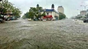 cyclone michaung: चक्रवाती तूफान मिचौंग ने आंध्र प्रदेश में बरपाया कहर, IMD ने अगले दो दिनों के लिए जारी किया अलर्ट