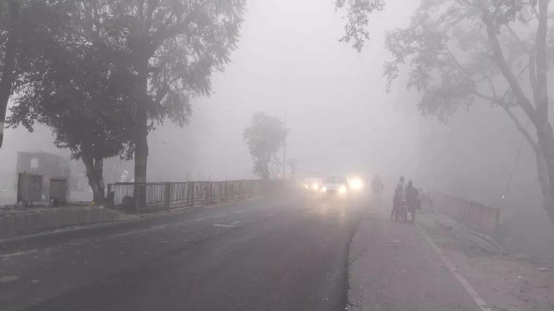 Weather update: उत्तर भारत में जारी रहेगा शीतलहर का सितम, कोहरा भी बढ़ाएगा मुश्किलें