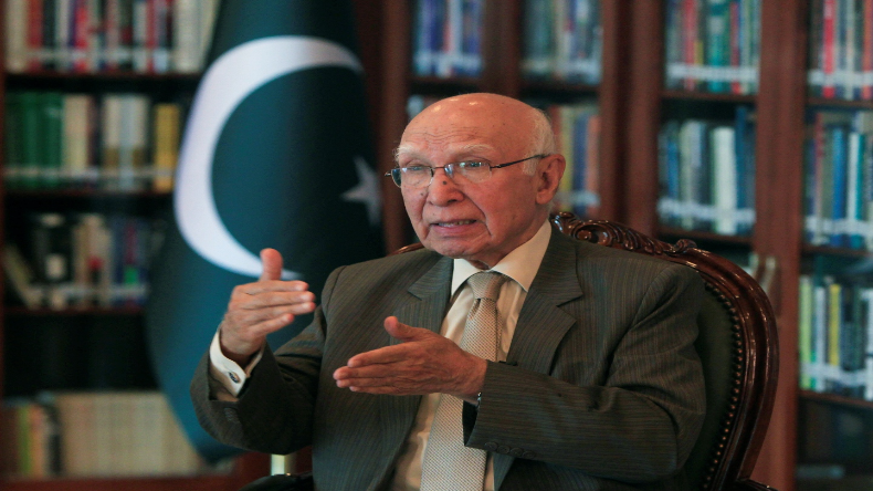 Sartaj Aziz: पाकिस्तान के पूर्व वित्त मंत्री सरताज अजीज की मौत, शरीफ परिवार के थे काफी करीबी